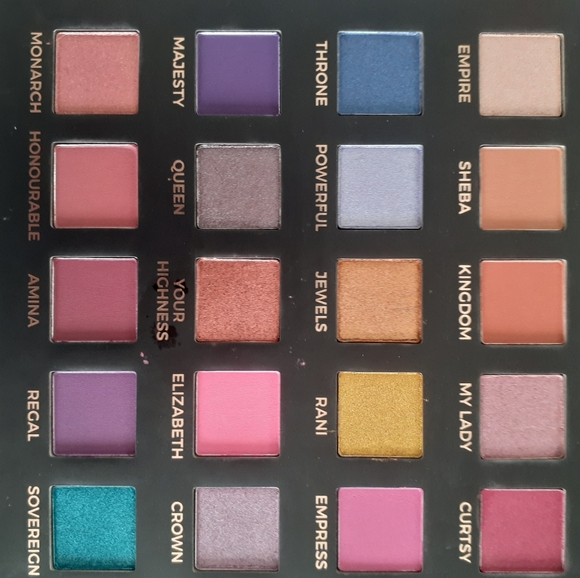 "The Queen" shadow palette by Eloise - Picture 2 of 2